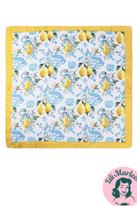 Lemon Blossom – Satin tørklæde med gule citroner og blå detaljer - stort