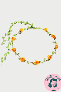 Blomsterkrans med små orange roser og bladranke