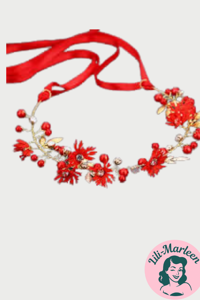 Blomsterkrans med blomster, sten og perler, rød