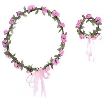 Blomsterkrans med små blomster i lyserød og bånd med lille lyserød corsage