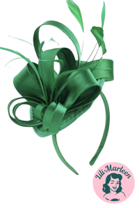 Betager – Grøn Fascinator på Hårbøjle med Satin og Fjer 