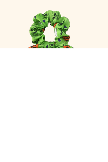 Scrunchi med tørklæde - Halloween - grøn med skelet, spindelvæv og stjerner