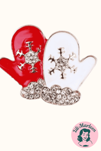 Broche - to små vanter i rød/hvid med sten - en sød broche 
