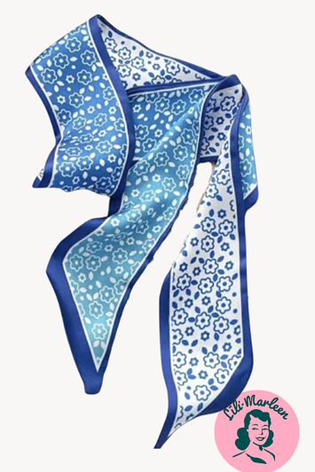 Smalt pyntetørklæde i blå småblomst – Boheme møder klassisk elegance