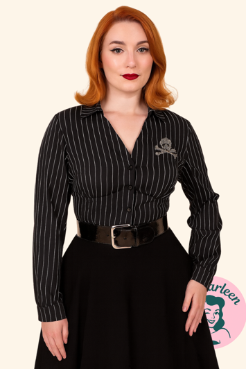 Sally skjorte, sort med hvide striber og skull print i nitter