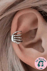 SIlver Grip – Øreklemme i guldlook formet som skelet-hånd