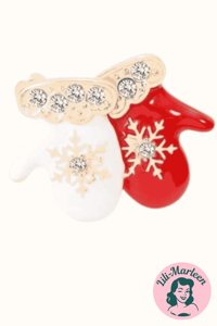 Broche - to små vanter i rød/hvid med sten - en sød broche 