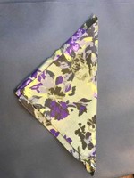 Tørklæde til håret eller hals med vild flora i grøn/lilla/gule farver - bomuld