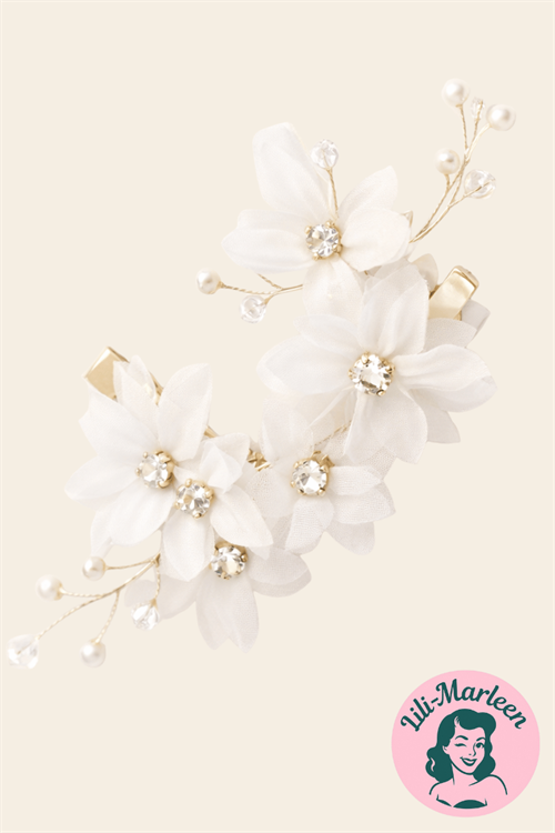 Stor Hårklips i Hvid med Blomster, Perler og Gulddetaljer – Romantisk Statement