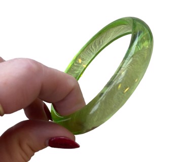 Plastik armring - Cuff rund, græsgrøn gennemsigtig