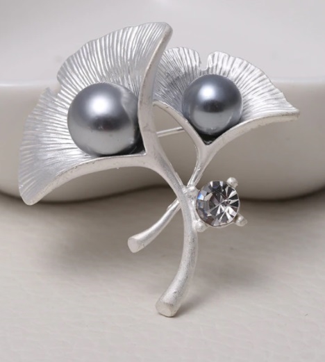 Broche - sølv med grå perle