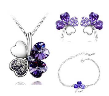 Smykkesæt - firkløver med halskæde, øreringe og armbånd, mørk lilla