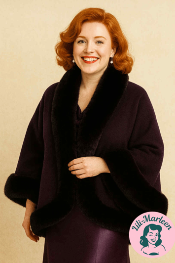 Cape Miss Violet Elegant Faux Fur Cape i dyb lilla