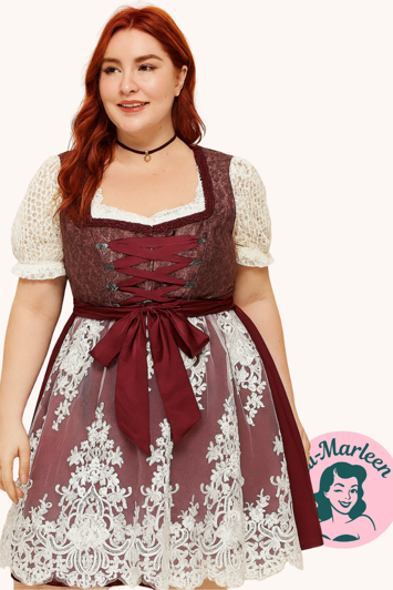 Miss Ethna – Vinrød & Hvid med Broderet Forklæde