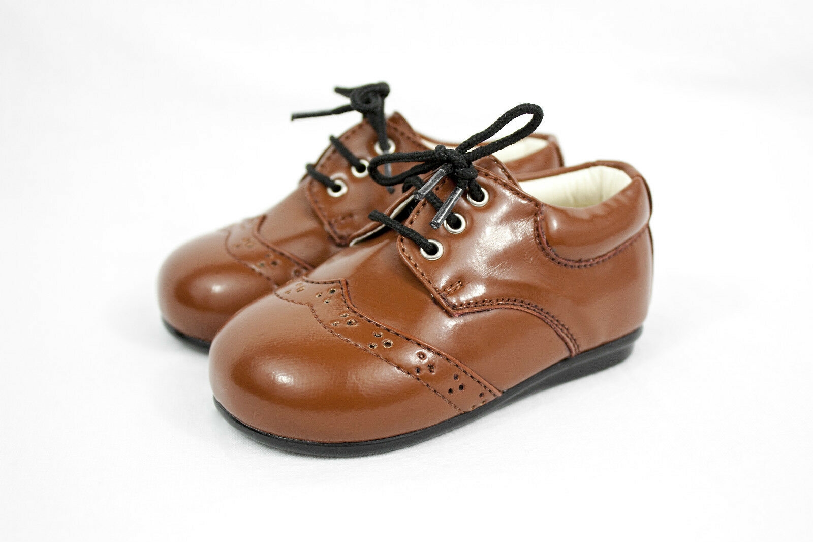 pæne klassiske sko til drenge i brun med snørre