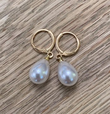 Øreringe - hængeøreringe med perle, hvid