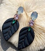 Øreringe - store hængeøreringe med sort blad med ivory/lyserød/grønne sten