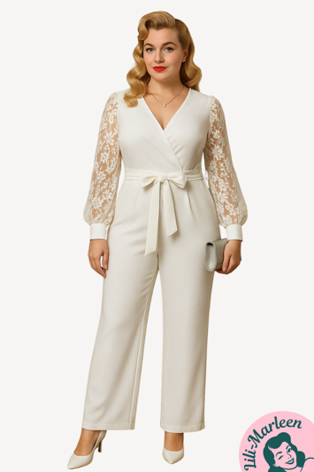 Miss Elegant White Hvid Buksedragt med Blondeærmer og Bindebånd i Taljen