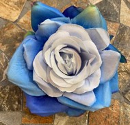 Stofrose, deluxe blå rose på Hårklips/brochepin 