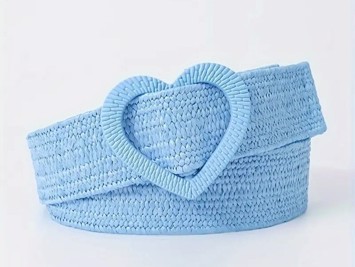 Flettet stråbælte – Lyseblå med hjerteformet spænde – Romantik og pasteldrømme i taljen