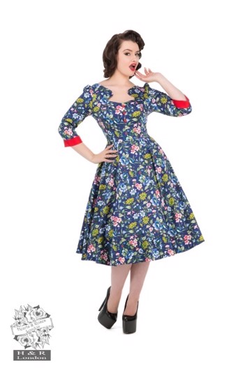Miss Oxford Blue Ella – Smuk Blomstret Swingkjole - smuk blå kjole med et hav af smukke blomster
