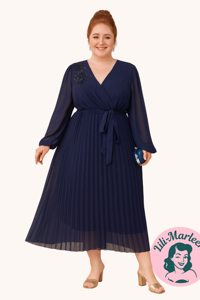 Halvlang gallakjole - Calyn, navyblå - Skøn halvlang gallakjole/festkjole med et lille ærme