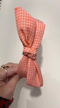 Hårbøjle med sløjfe - lyserød/nude med tern