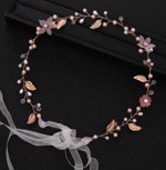 Perle- og blomsterkrans med perler, lyserøde blomster og guld blade