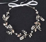 Blomsterkrans med perler og guldblade 