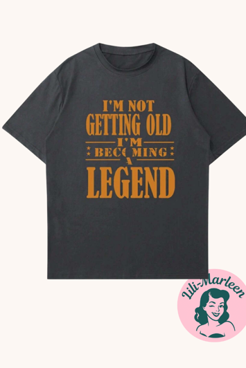 T-shirt til mænd - I am not getting old, I’m becoming a legend - Grå T-shirt med fedt retro-tryk