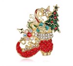 Julebroche - støvle med røde sten med juletræ og gaver i toppen