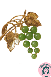 Broche - vindrueklase med perler, grøn