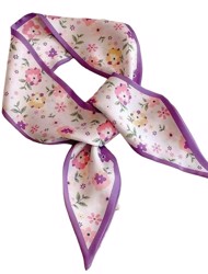 Satin Tørklæde/Pyntet Tørklæde - Ivory med lilla/lyserød flora🌸