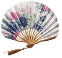 Vifte: Sød rund trævifte i hvid med pink/navy blomster og lille kvast