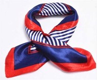 Satin tørklæde til håret eller halsen: stribe blå/hvid og rød 