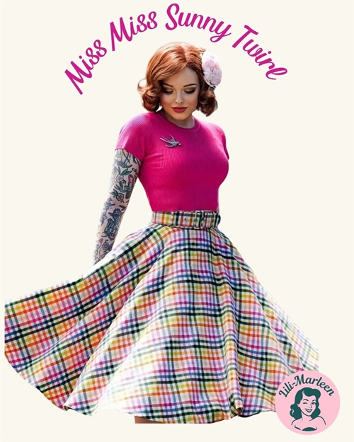 Miss Sunny Twirl – Farvefest & feminint flair