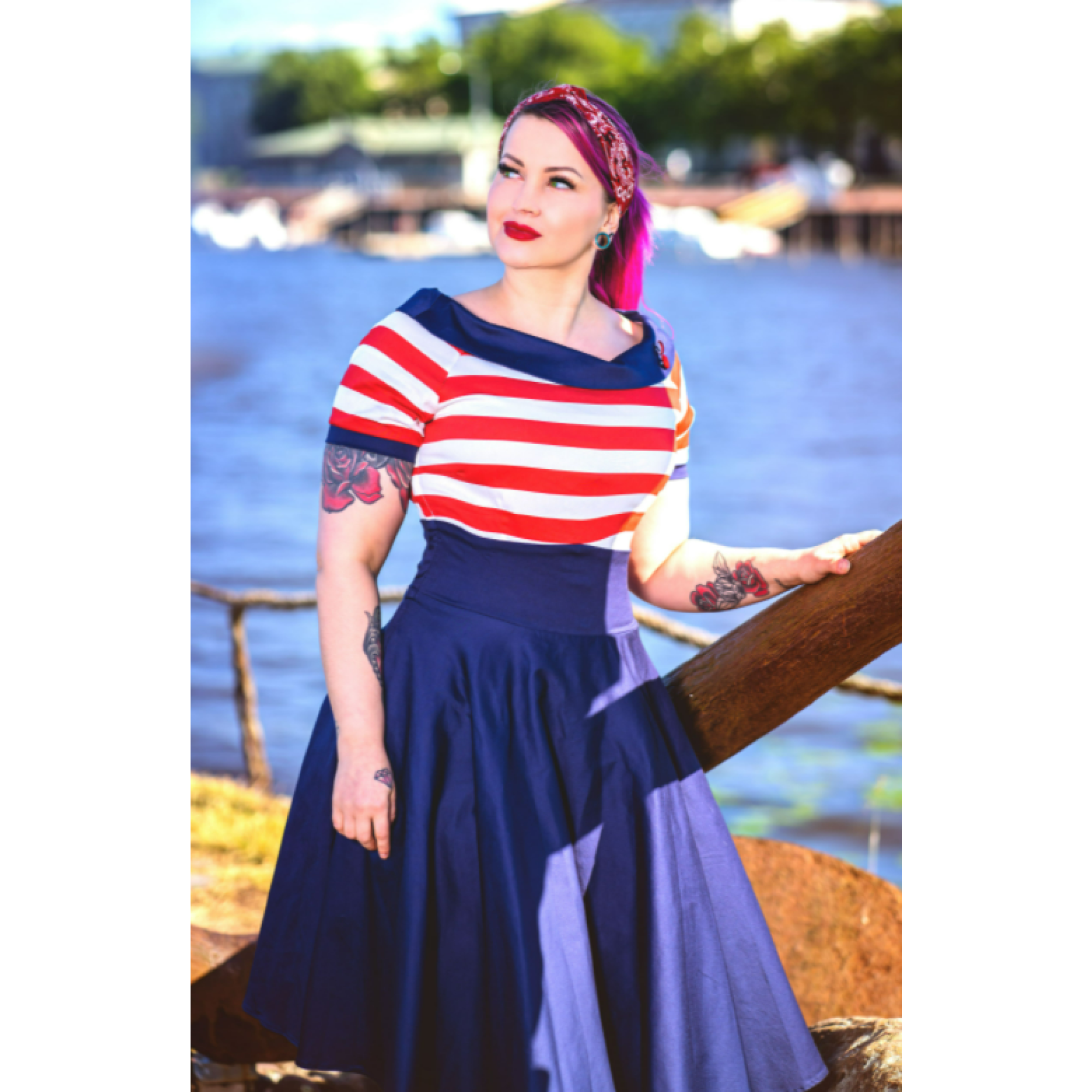 50´er kjole: Darleen sailor - swingkjole med et lille ærme og bådudskæring